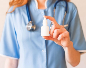Nurse holding a bottle of Narcan